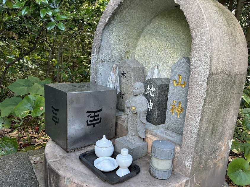 水神様・地神様・山神様・男子神・玉石