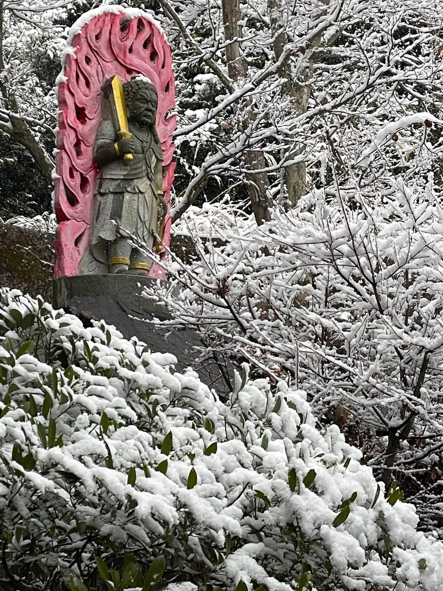 雪の不動明王
